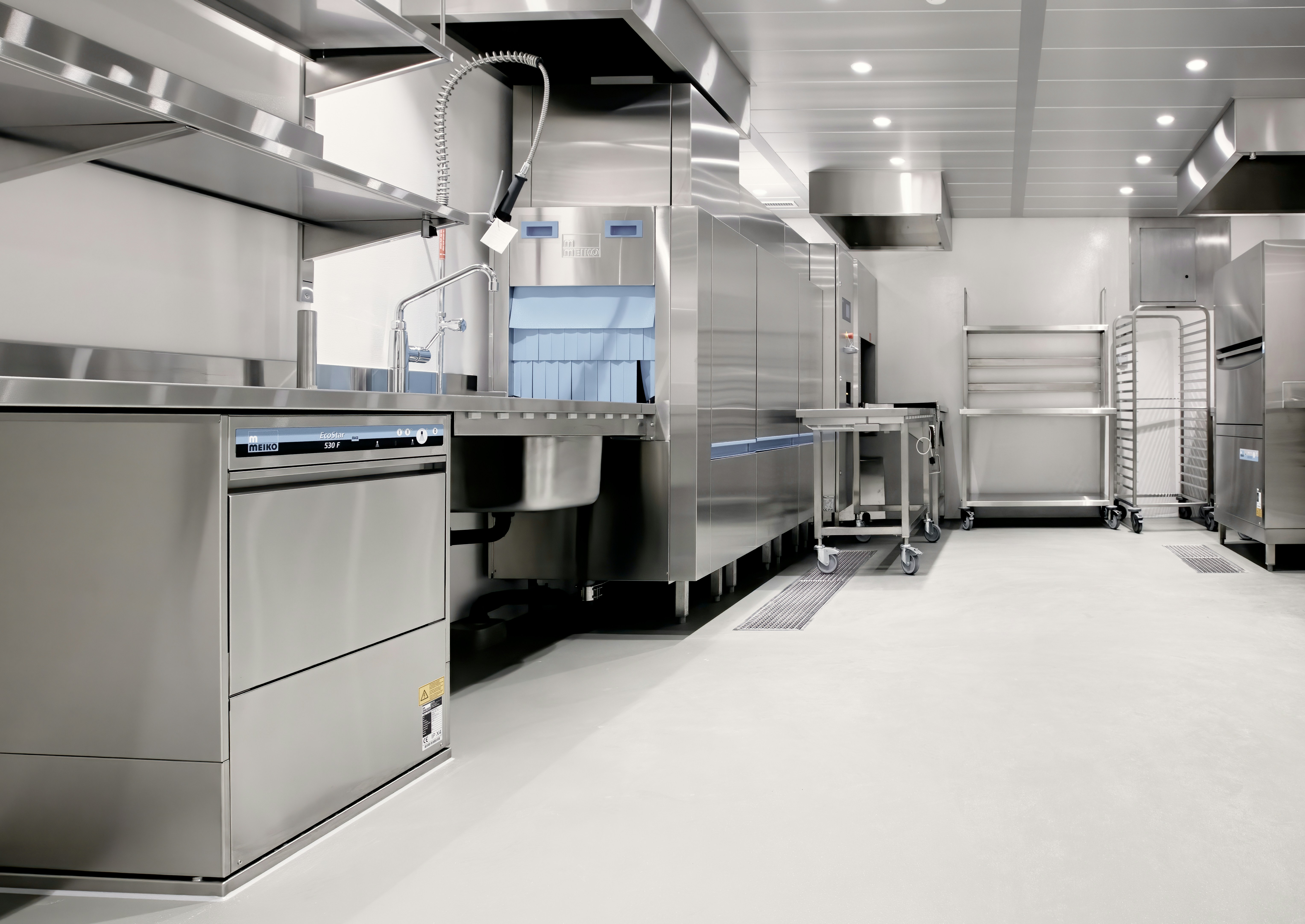 YSN Extractors professional cleaning team at work